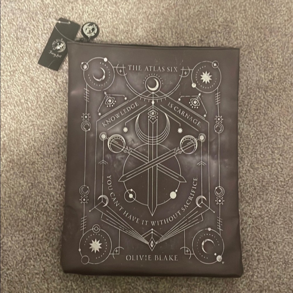 NWT - FairyLoot - The Atlas Six Book Sleeve